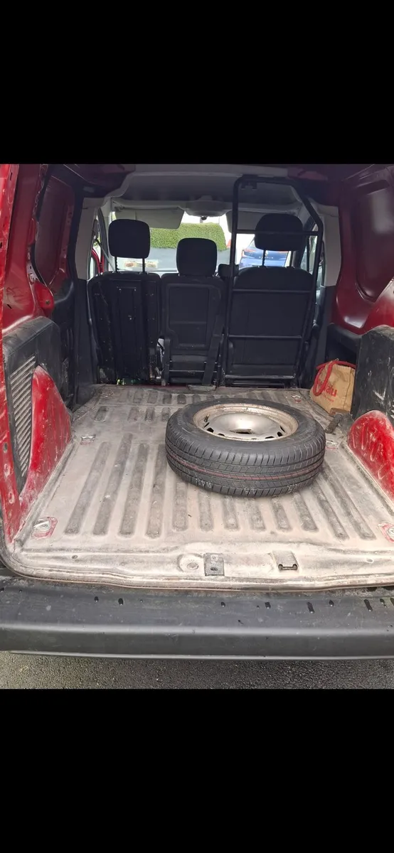 Peugeot Partner Van ,  3 seater - Image 4