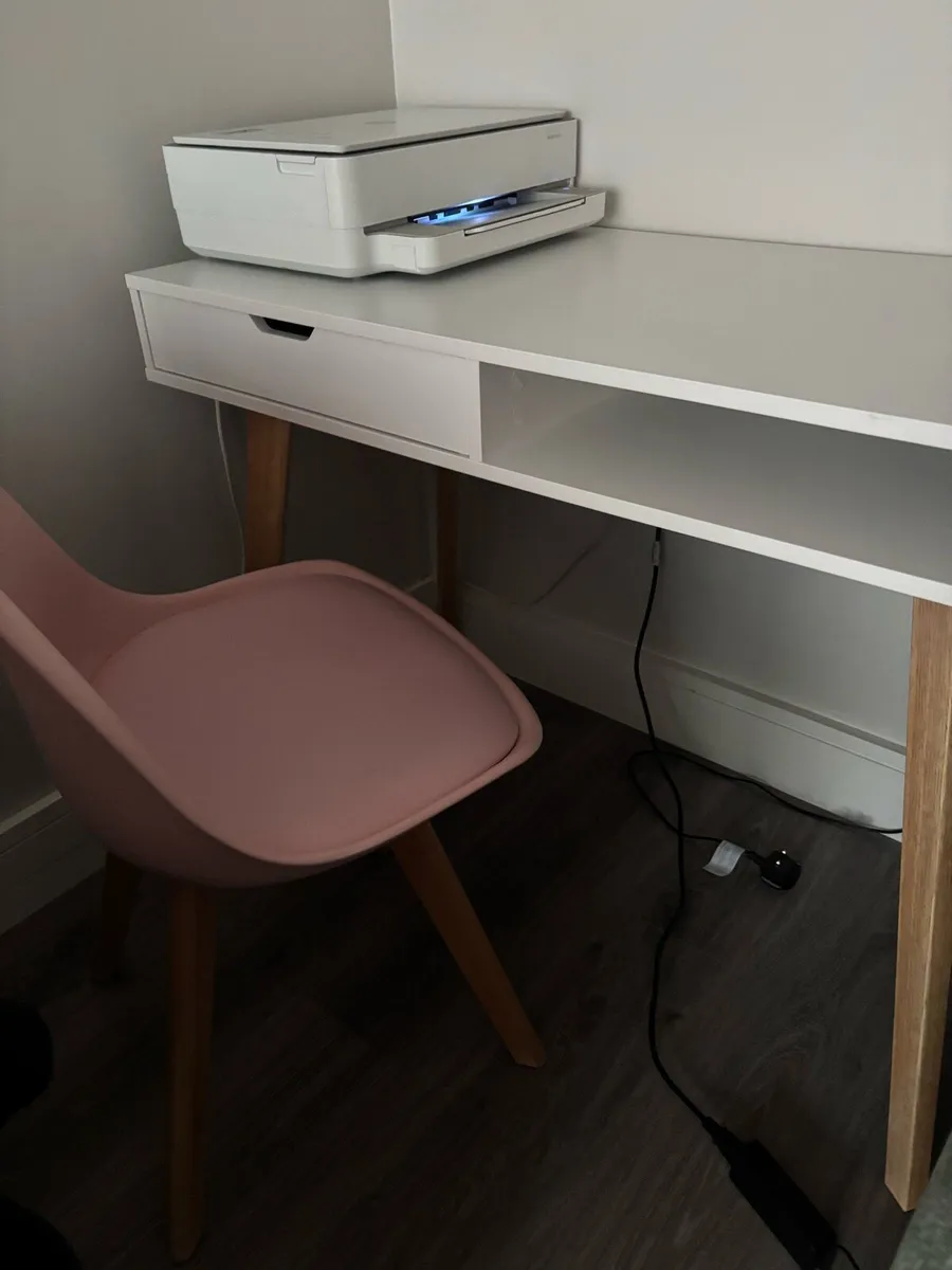 Desk & chair - Image 4