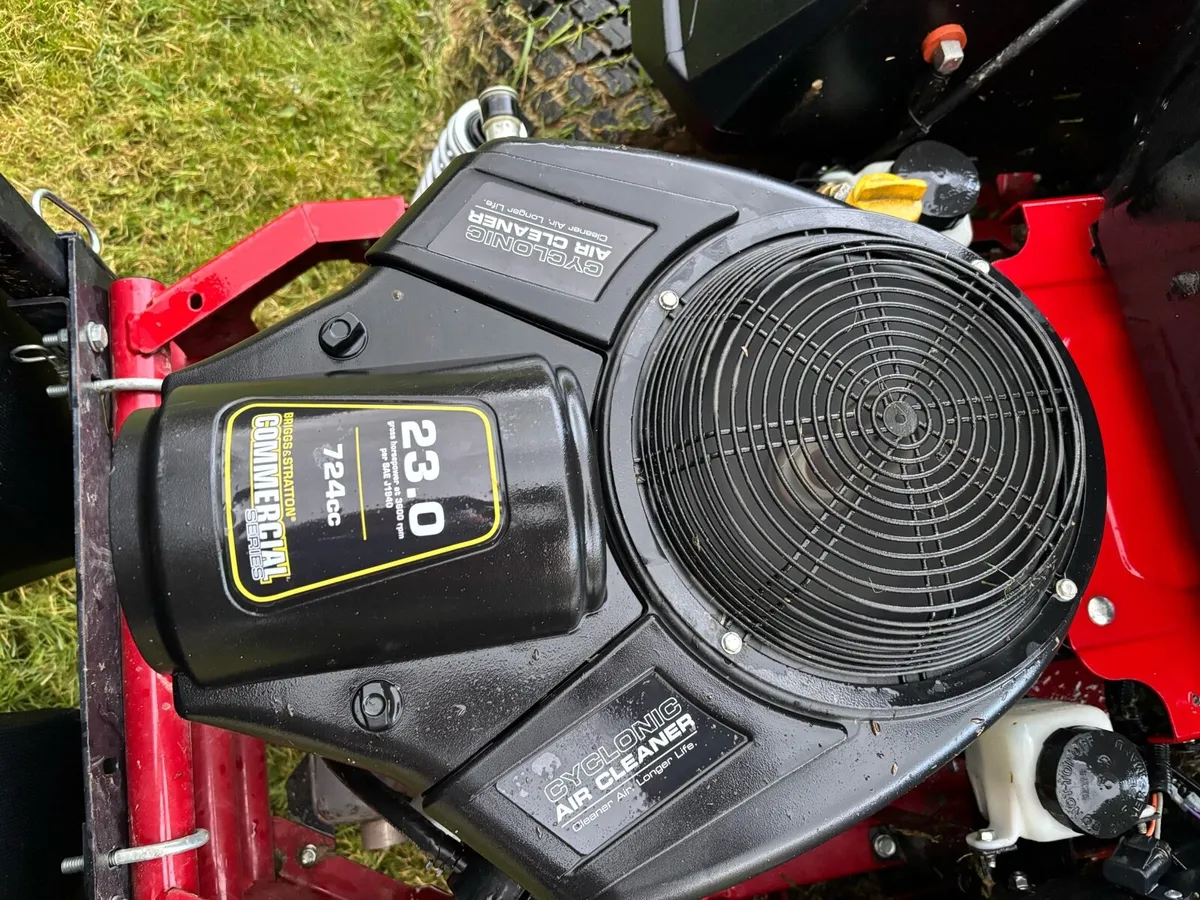 Ferris zero turn with grass collection - Image 3