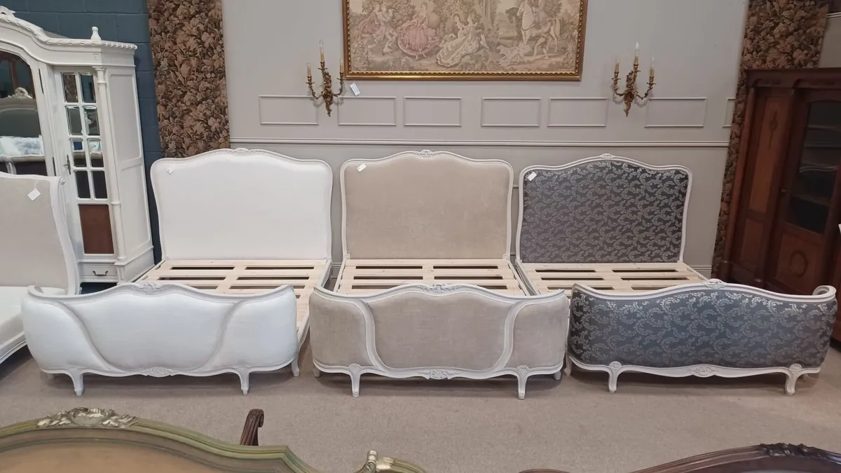 Three demi-corbeille double beds - Image 1