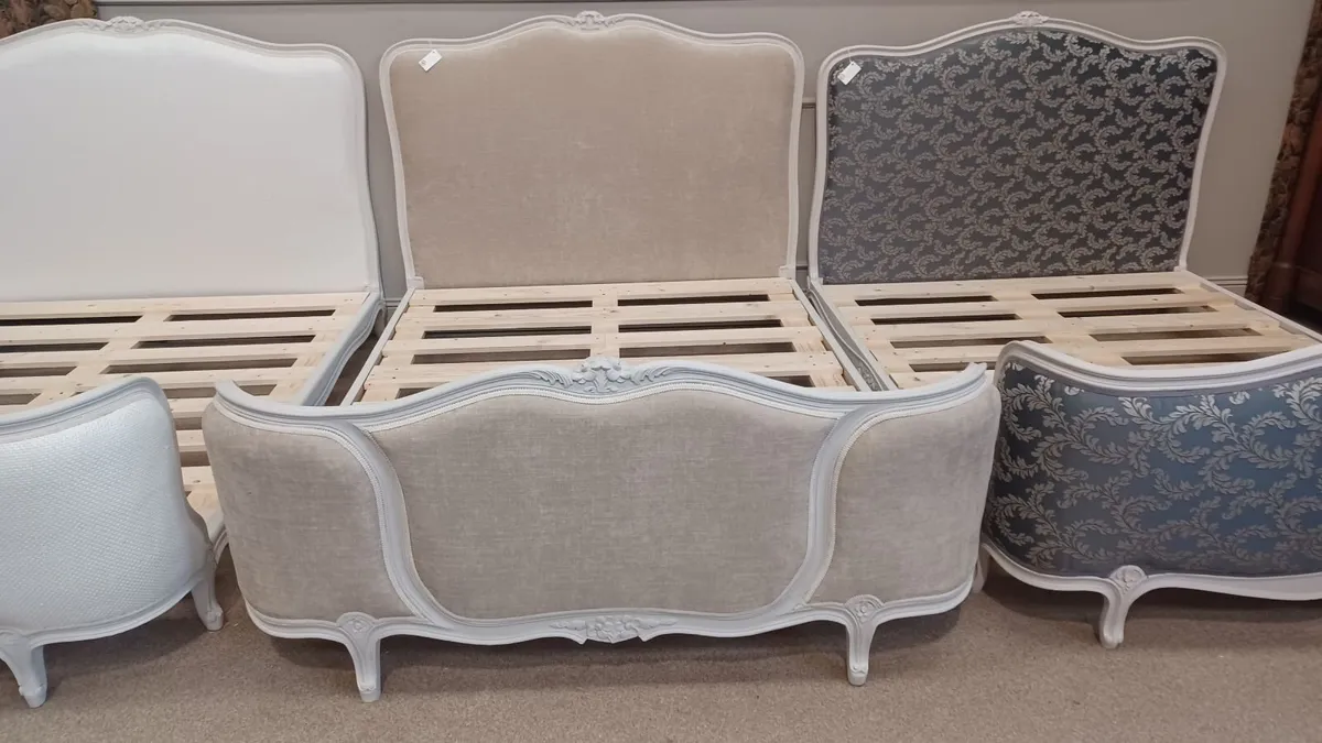 Three demi-corbeille double beds - Image 4