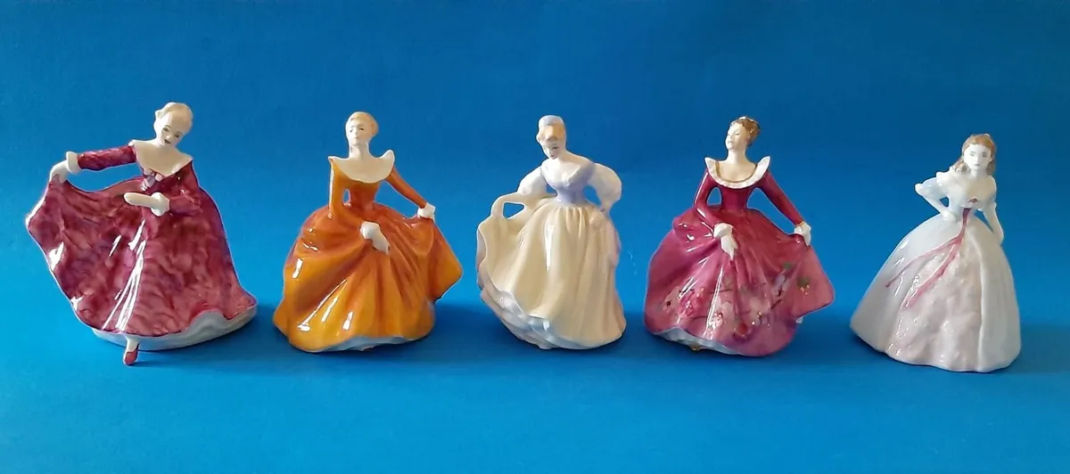Figurines - Image 1