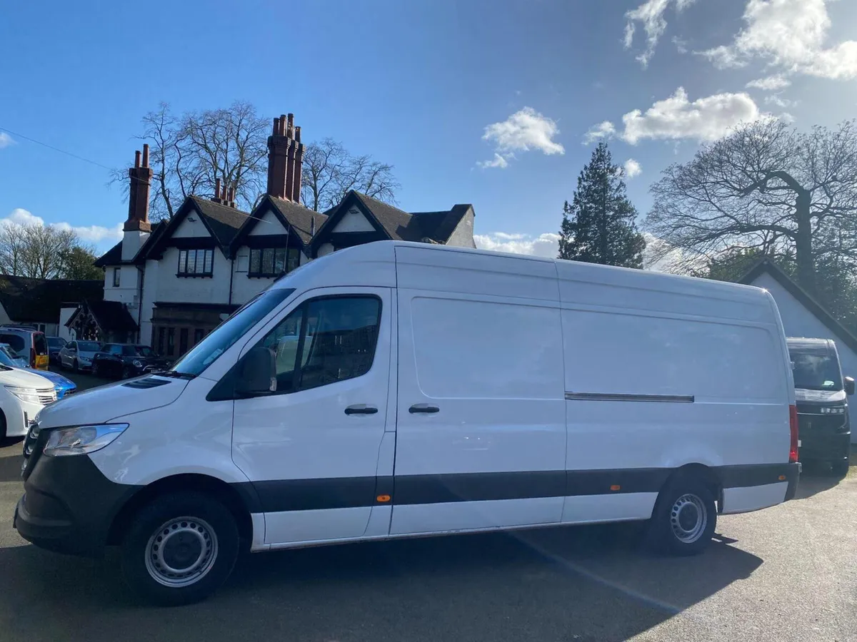 Mercedes-Benz Sprinter 2023 - Image 1