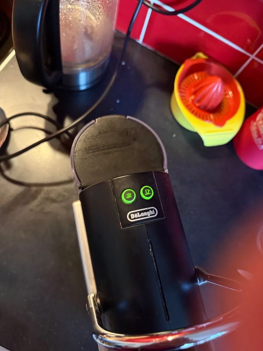 DeLonghi Nespresso Coffee machine - Image 2