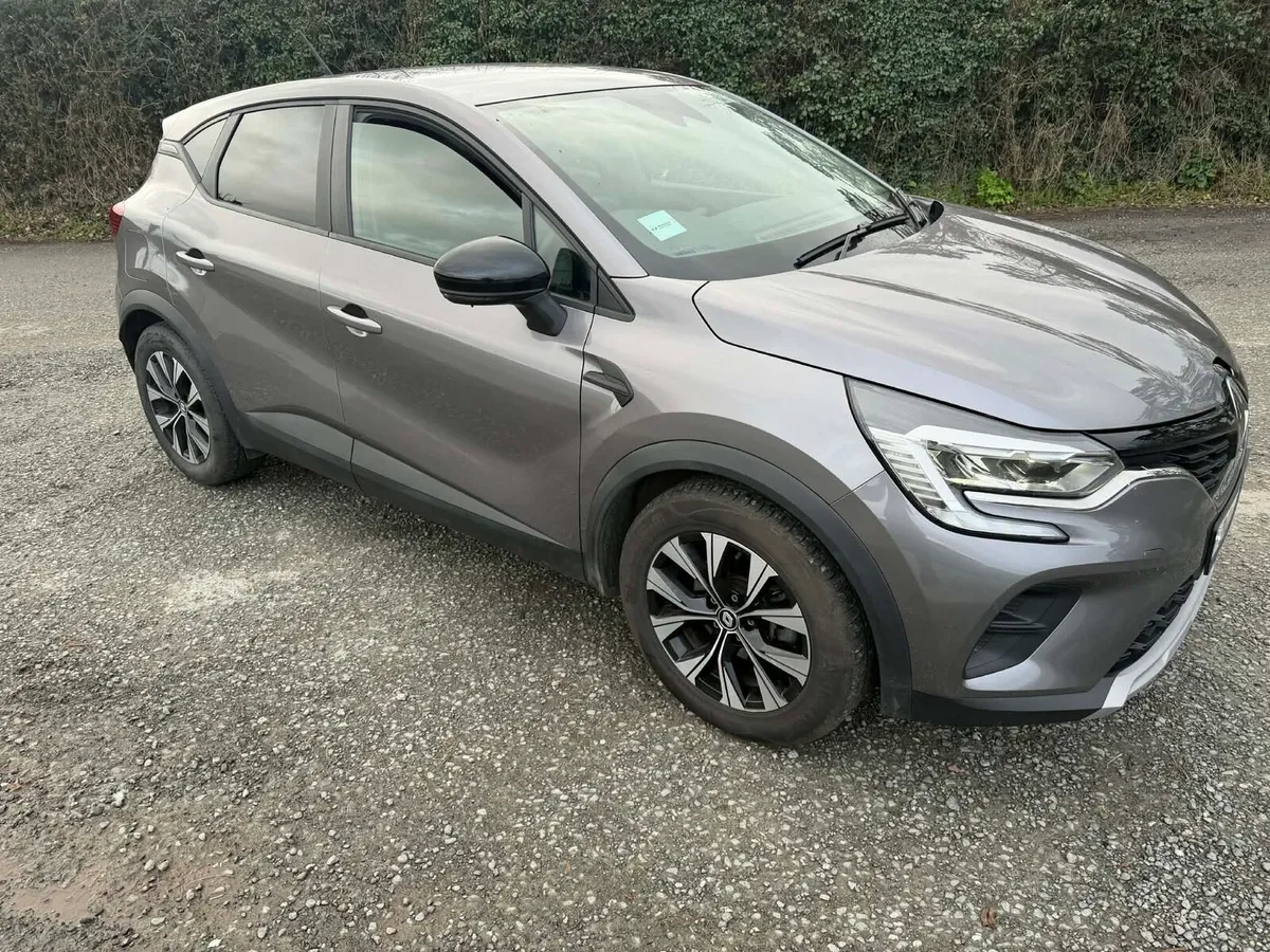 Renault Captur - Image 1