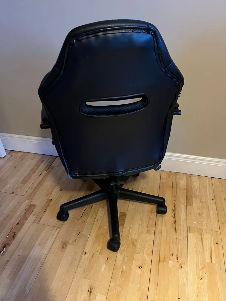 Gaming Chair - Image 2