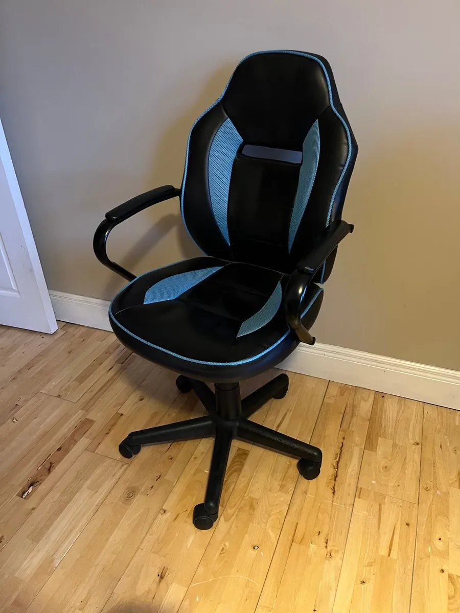 Gaming Chair - Image 3