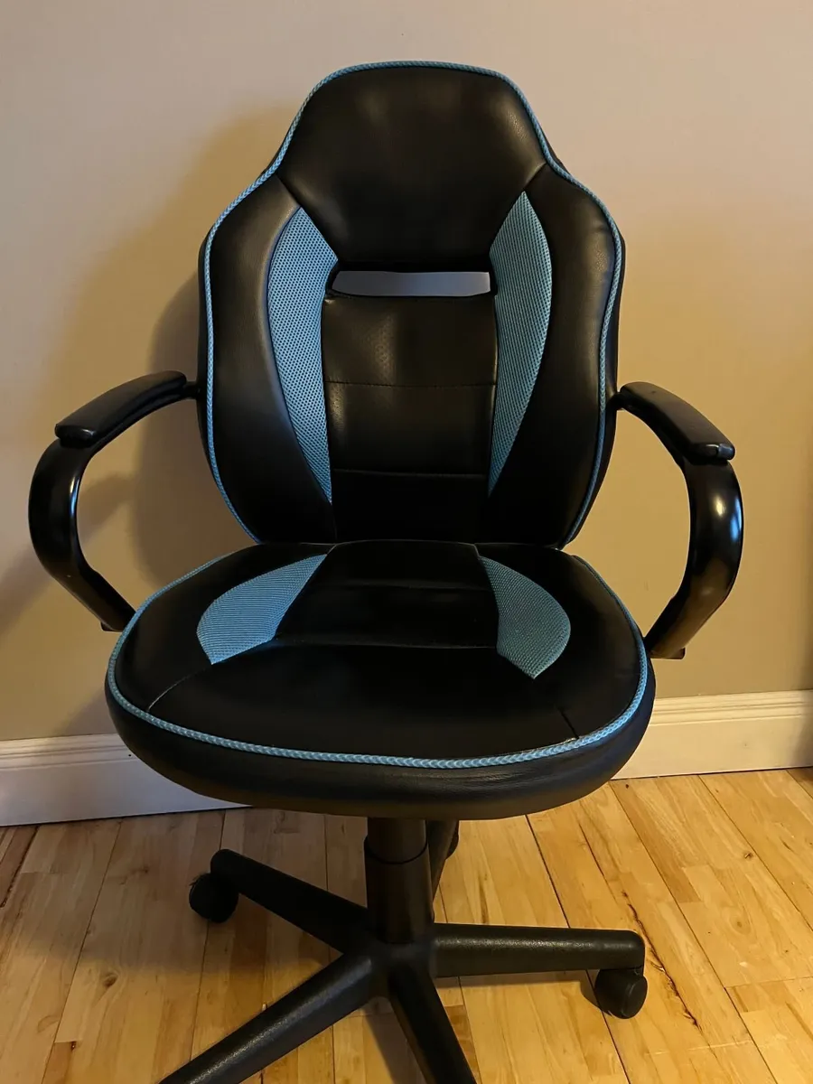 Gaming Chair - Image 4