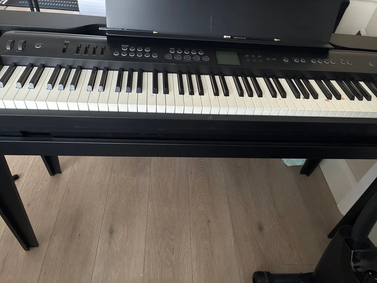 Roland Keyboard 88Key and stand - Image 2