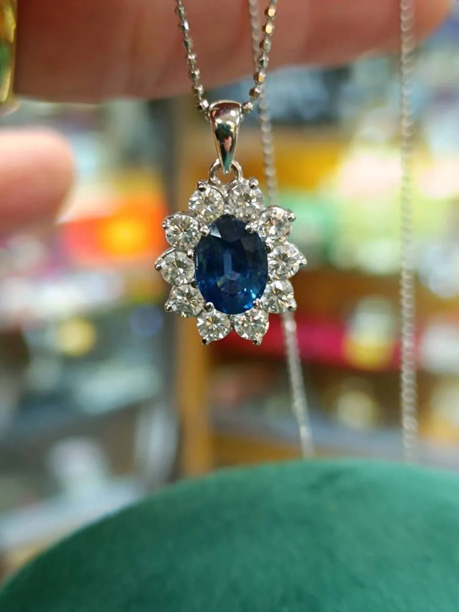 18k White Gold Sapphire & Diamond Daisy Necklace - Image 3
