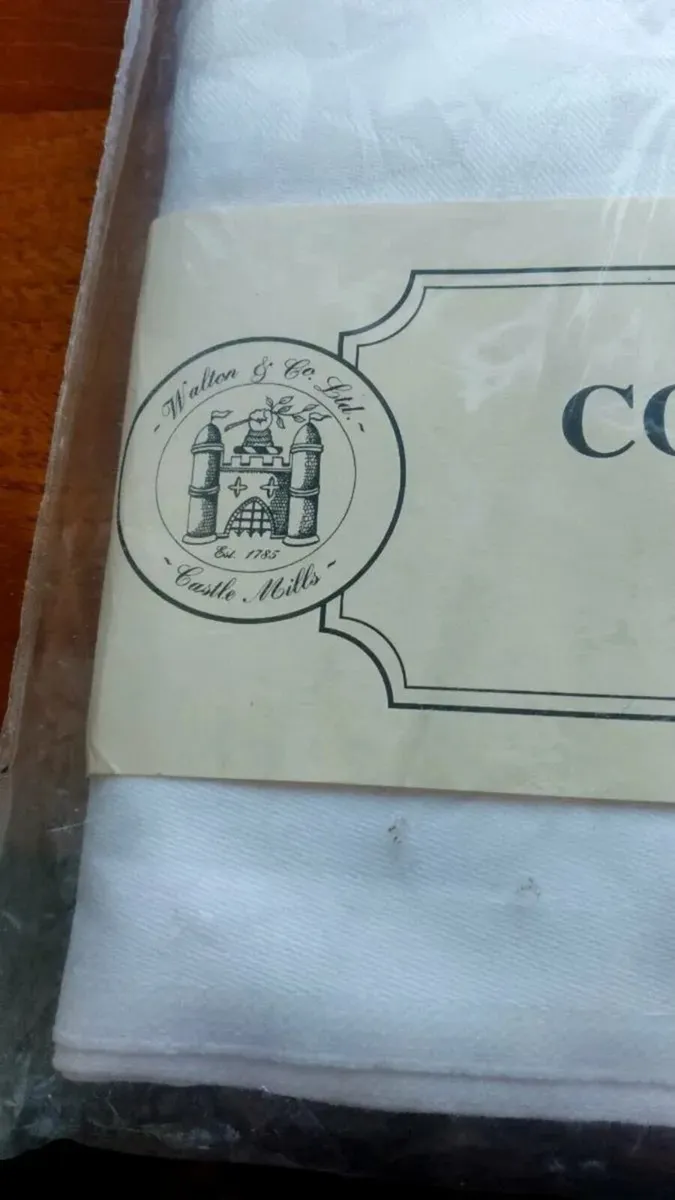 Vintage Damask tablecloth - Image 2