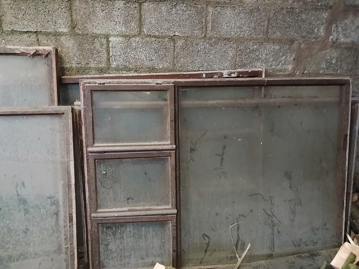 Bungalow House windows - Image 2