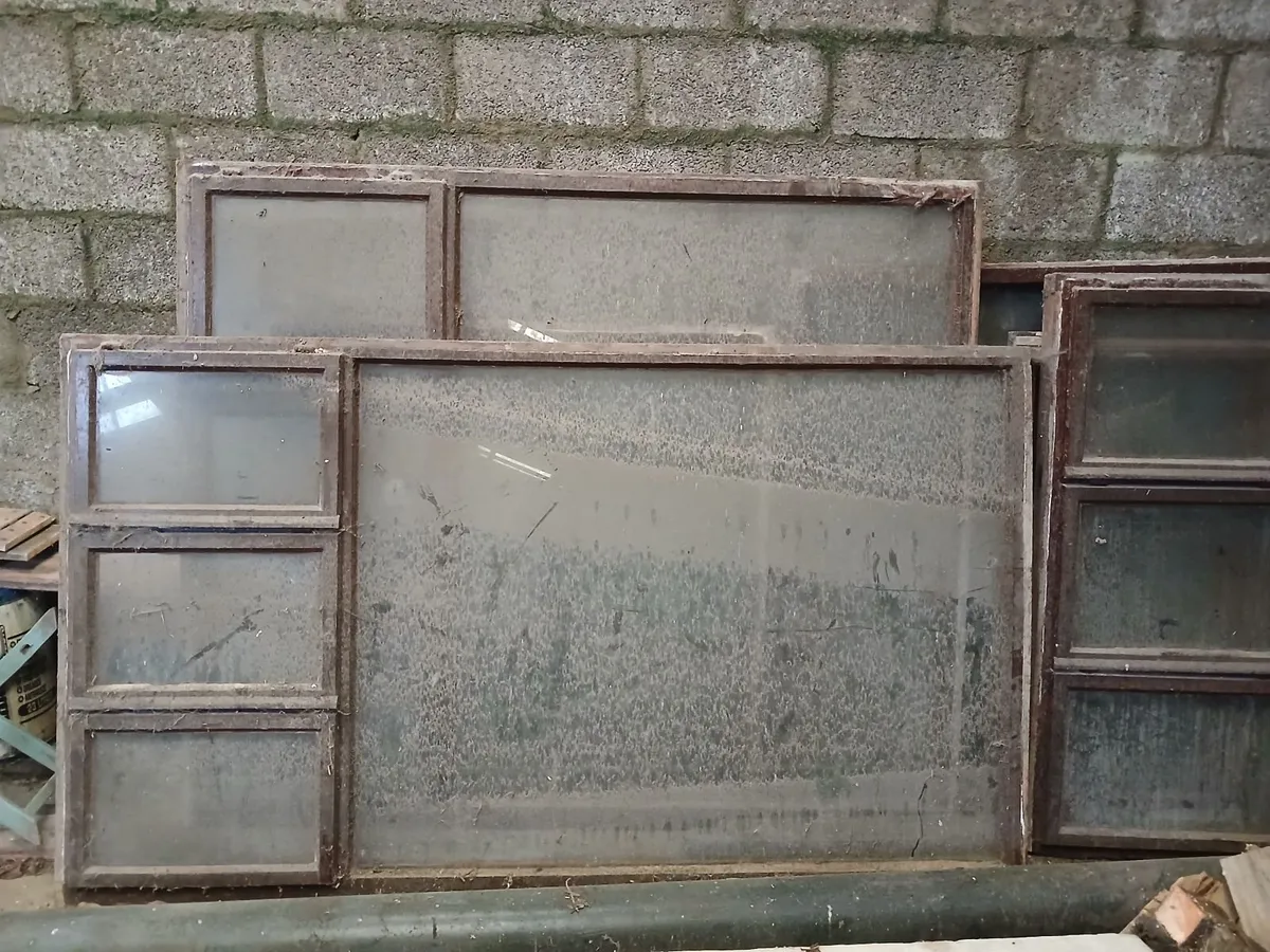 Bungalow House windows - Image 1