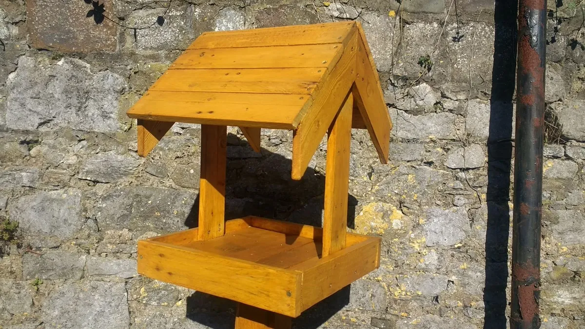 Bird stands  - 60e each. - Image 1