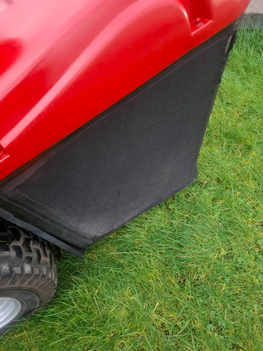 Tractor lawnmower - Image 1