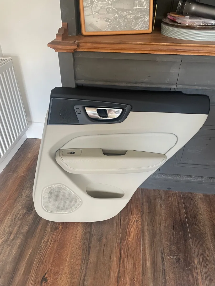 Volvo XC60 rear door card - Image 1