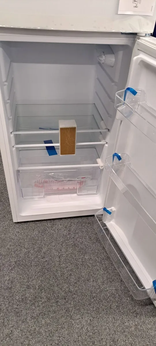 Fridge with freezer - Image 2