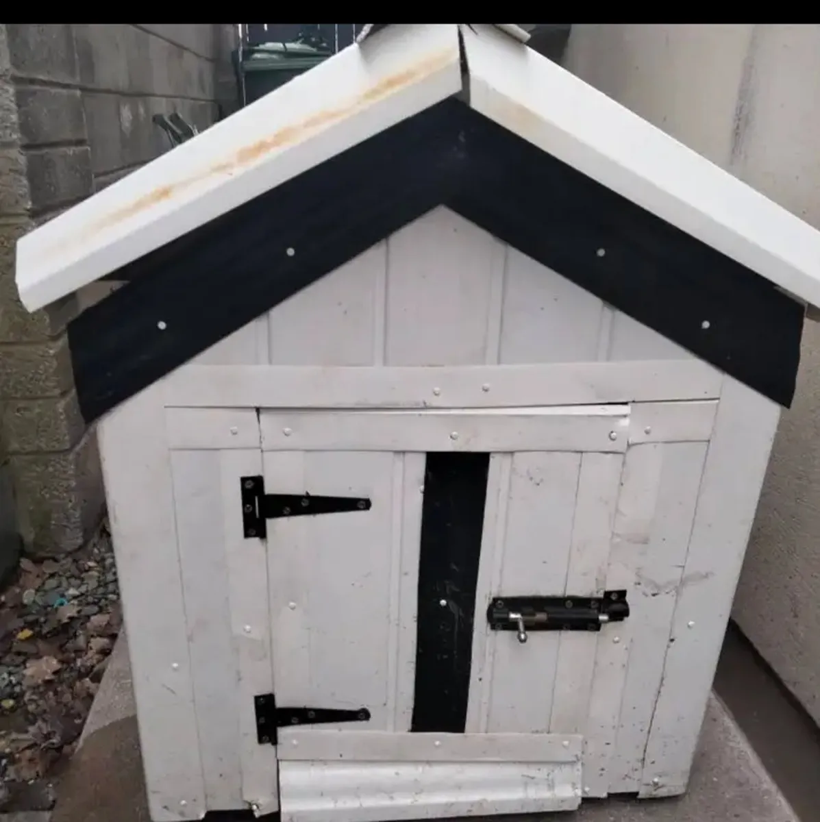 Dog box for sale