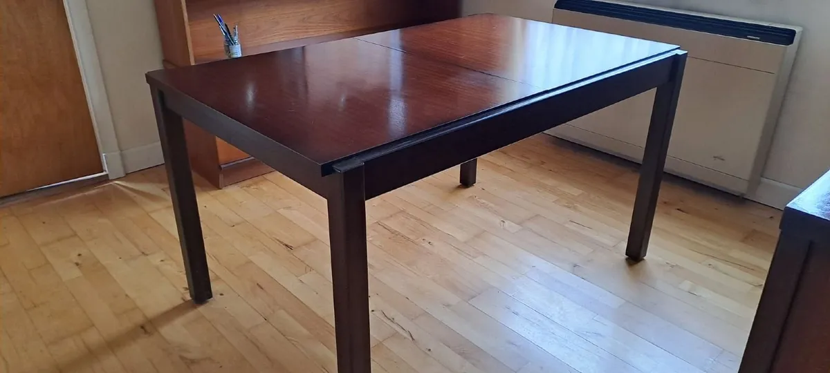 Dining table - Image 1