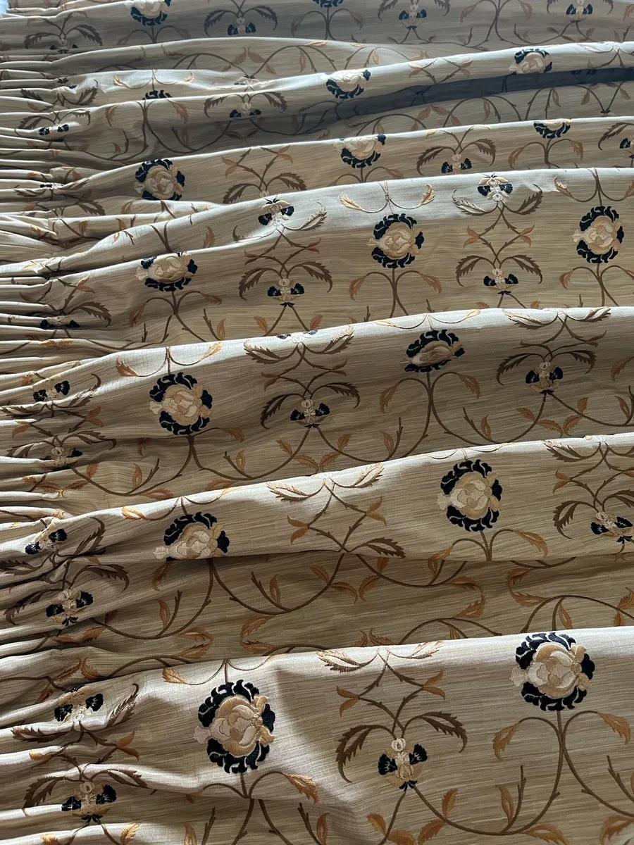 Curtain&Pelmet - Image 1