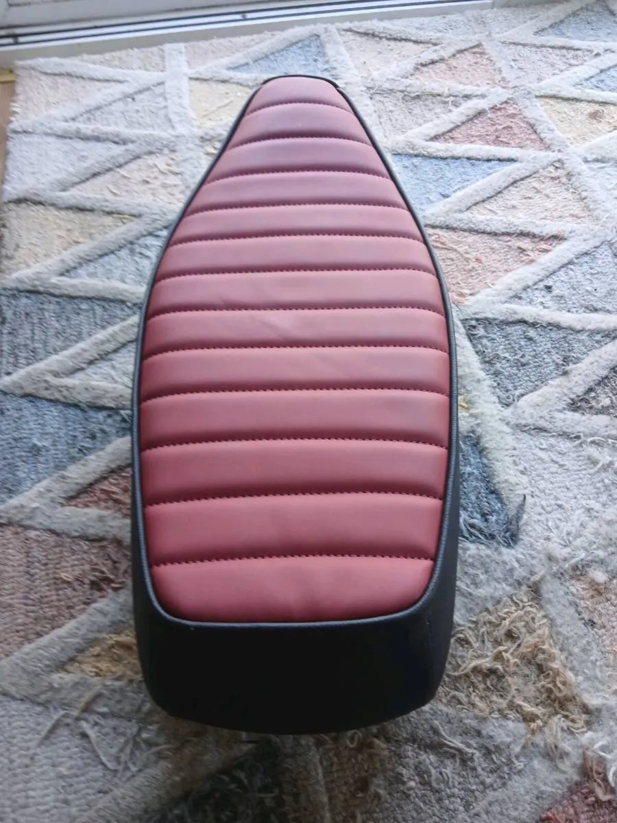 Honda 50 LAC seat /exhausts - Image 2