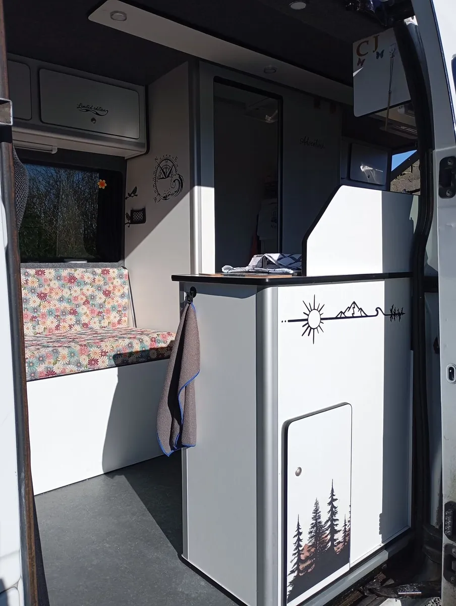 Camper van - Image 1