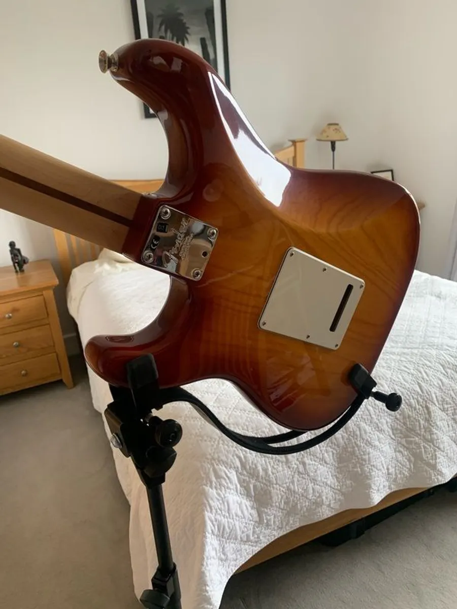 Guitar Stand For Live Performance - Image 4