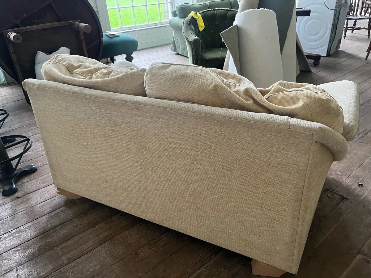 really comfortable sofa - Image 4