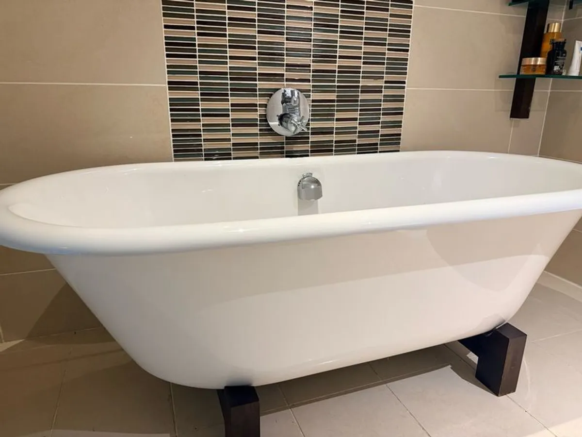 Modern Freestanding Bath - Image 1