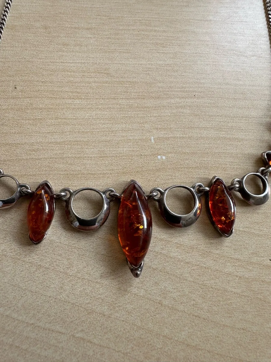 A ladies silver  & silver ring - Image 2