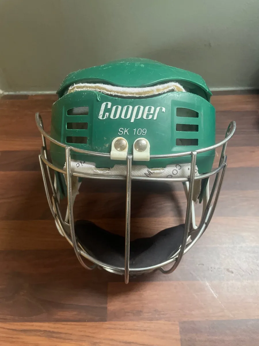 Hurling helmet - Image 1
