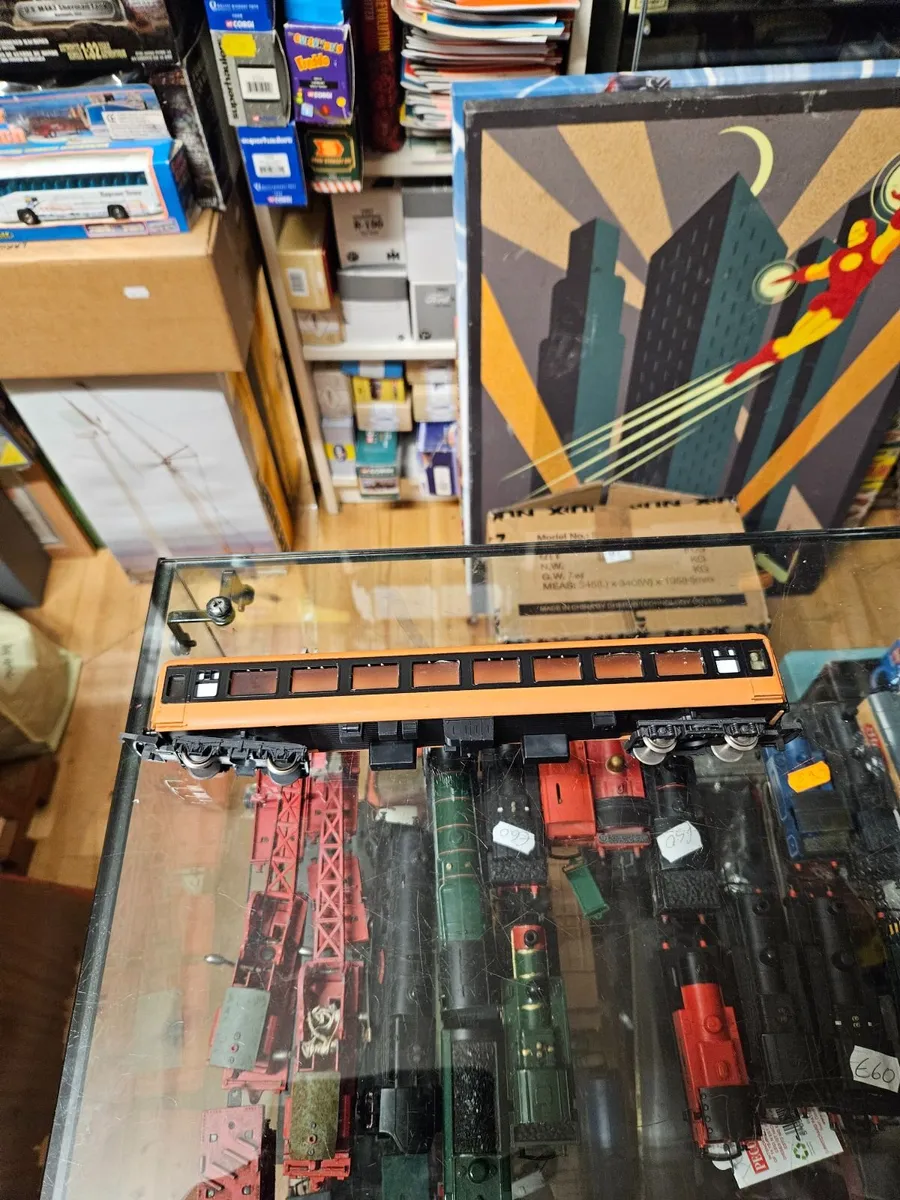 Hornby Lima OO Gauge Irish Rail Carraige Repaint - Image 1