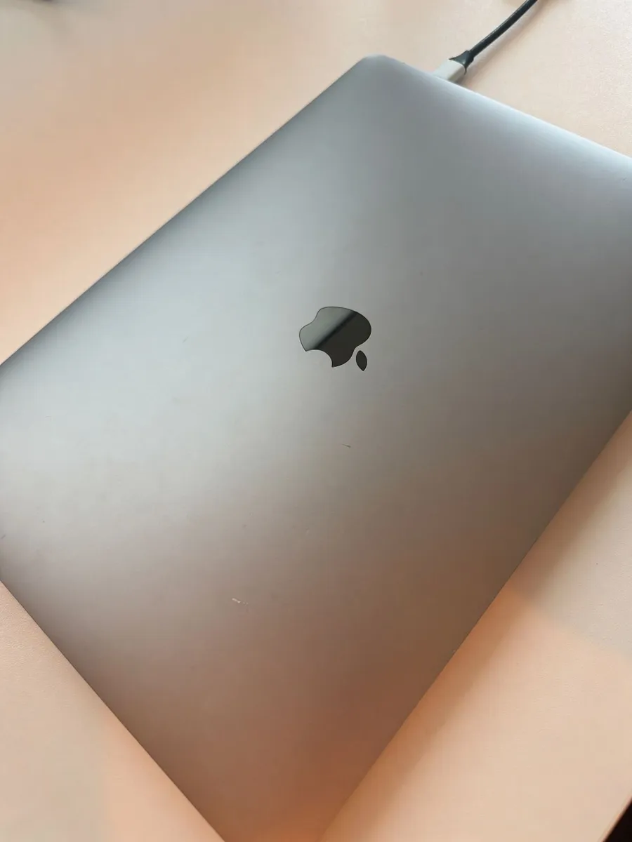 Apple MacBook Pro 15"2017 i7 16GB 1TB SSD Touchbar - Image 3