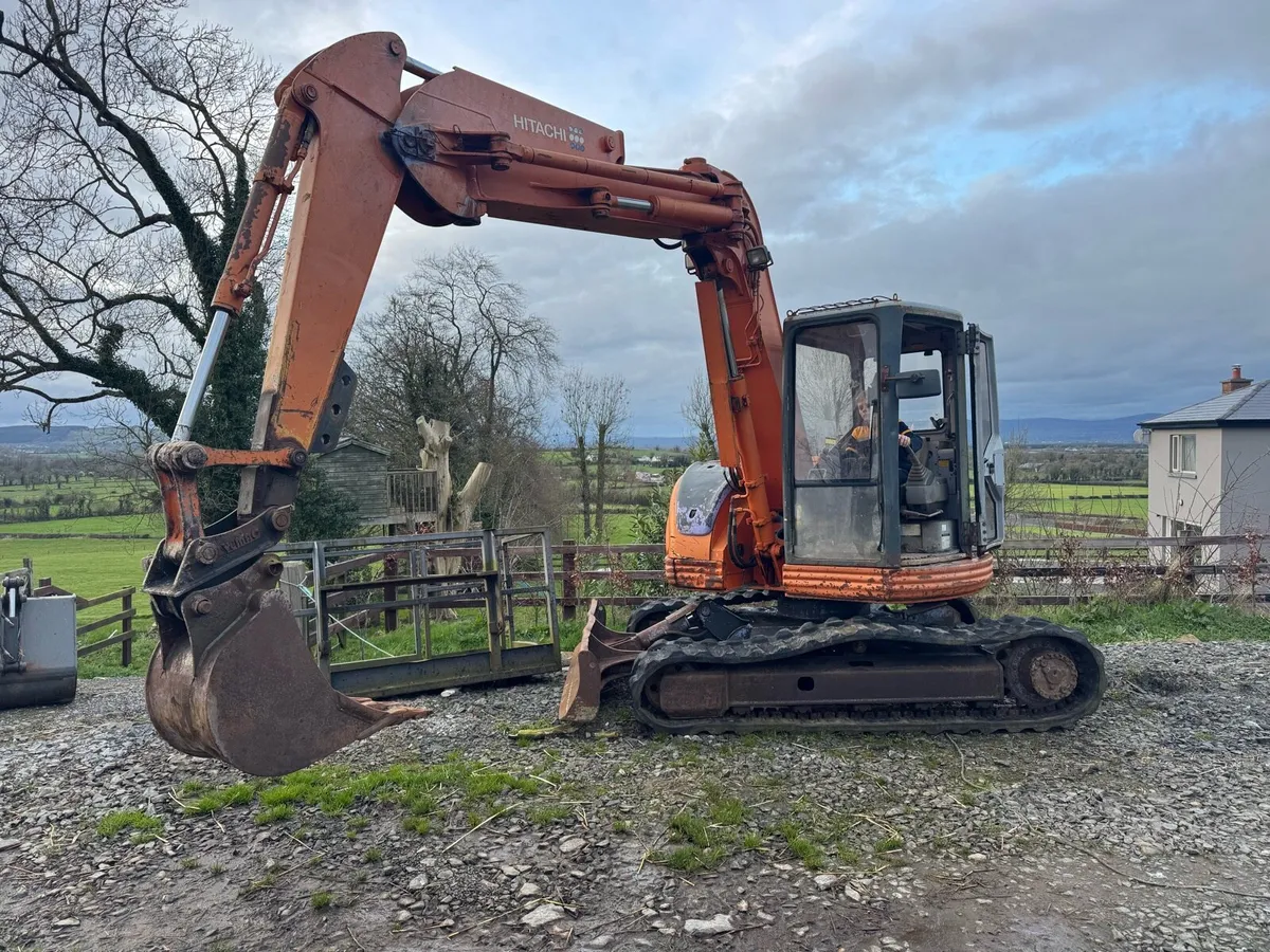 Hitachi Ex75 excavator - Image 2