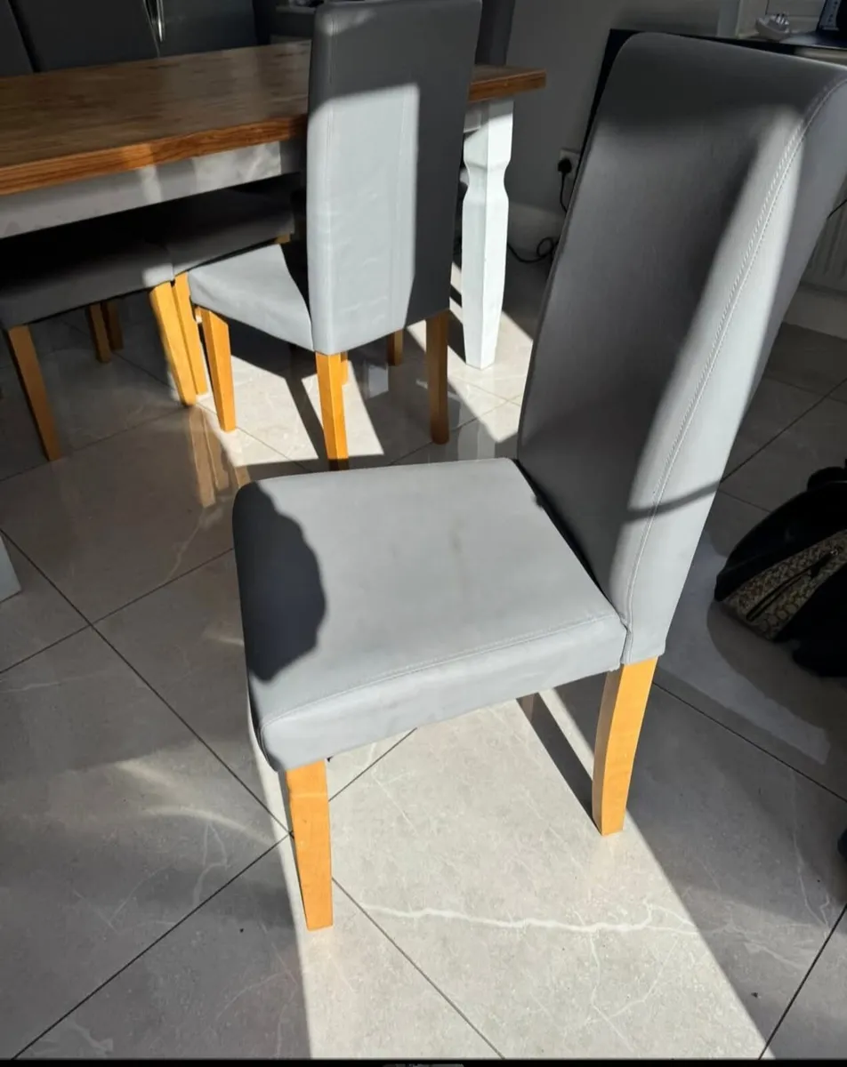 6 light weight chairs