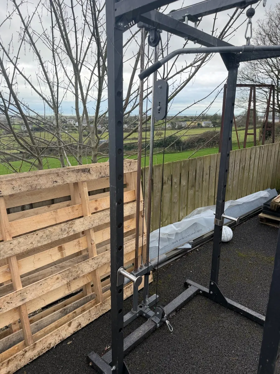 Squat rack with pulley system - Image 2