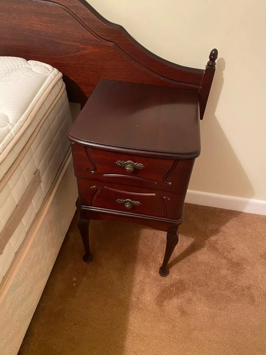 King Size Headboard/Lockers plus Dressing Table - Image 4