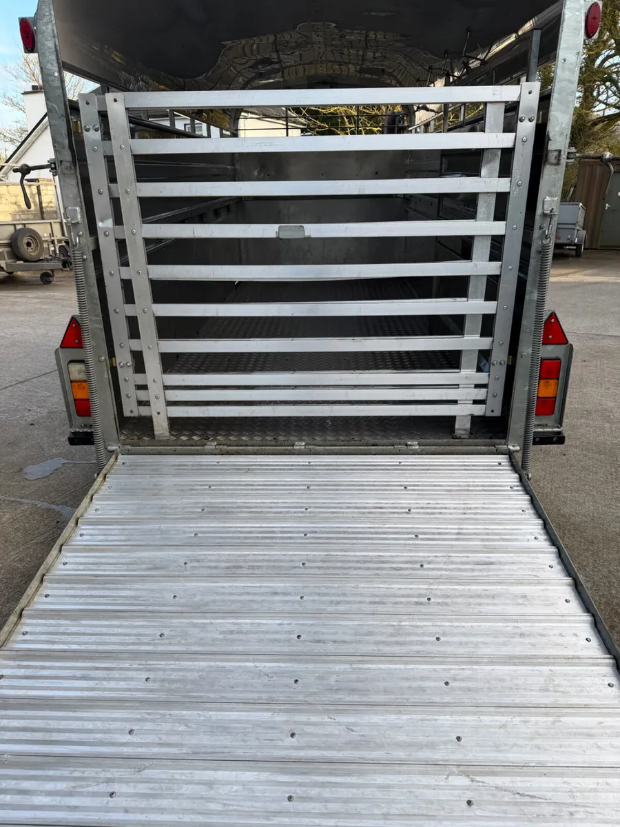 Nugent livestock trailer - Image 2