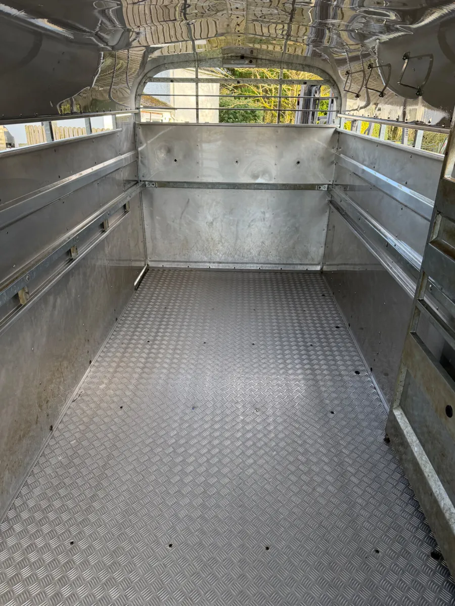 Nugent livestock trailer - Image 3