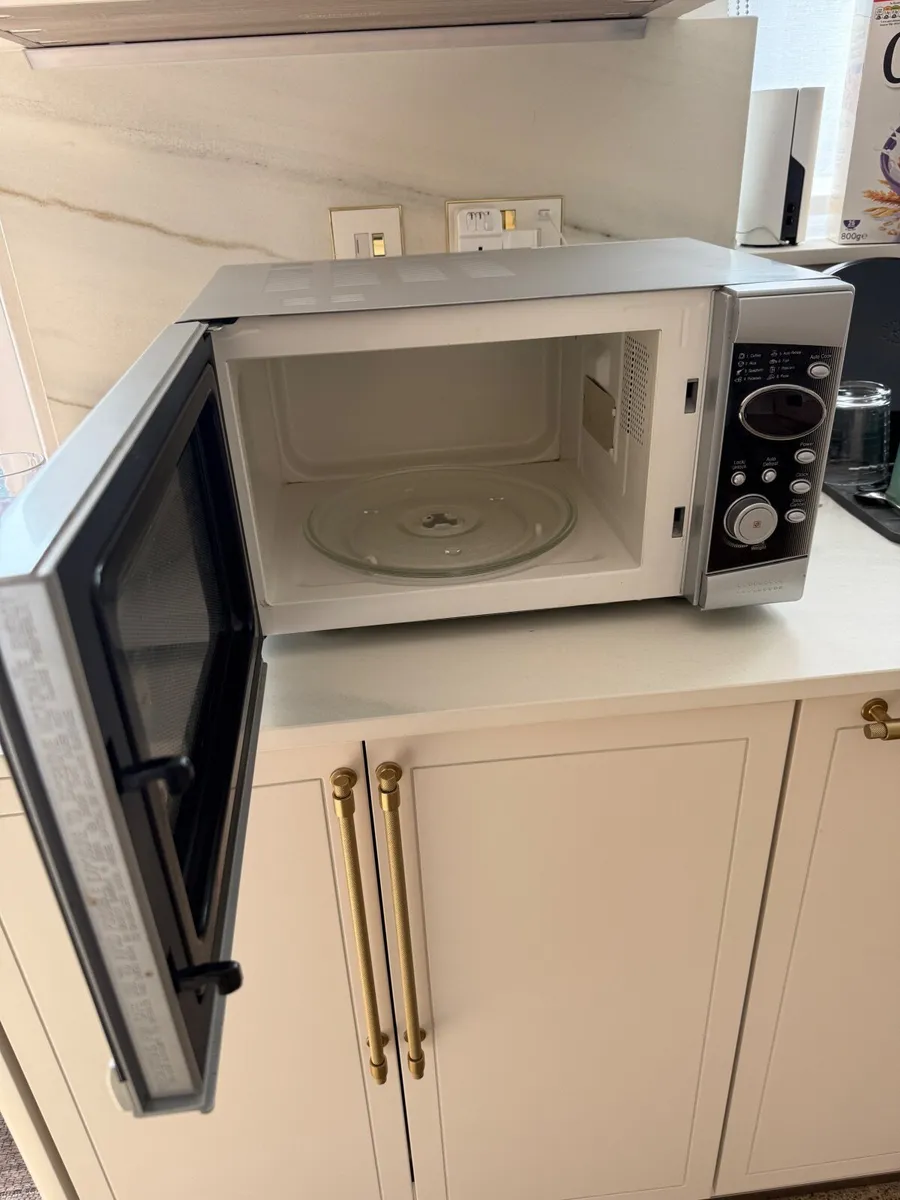 Microwave - Image 3