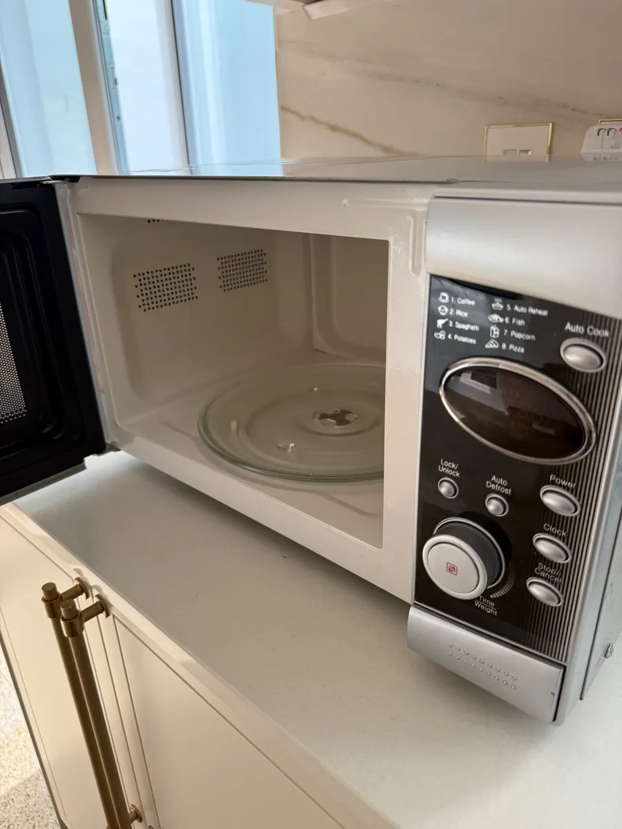 Microwave - Image 4