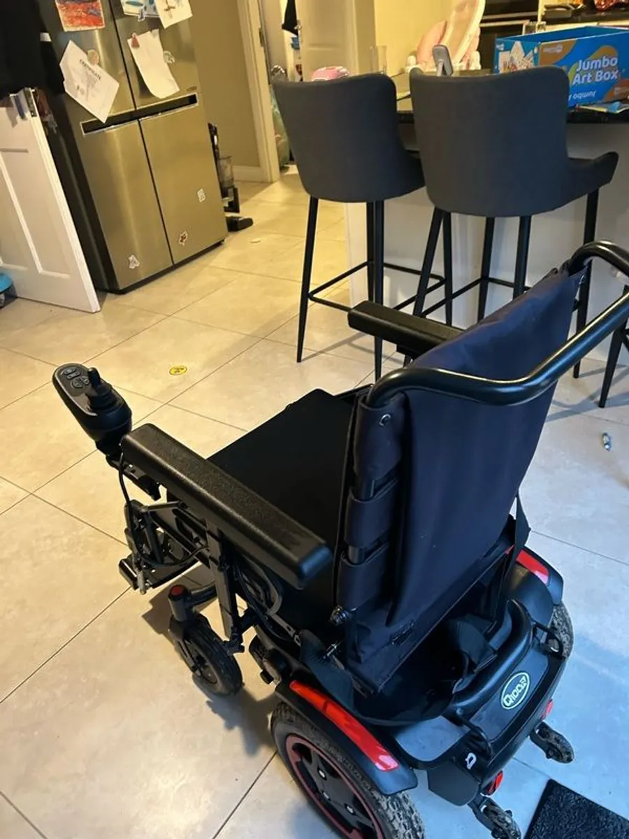 Quickie q100r Electric Wheelchair - Image 3