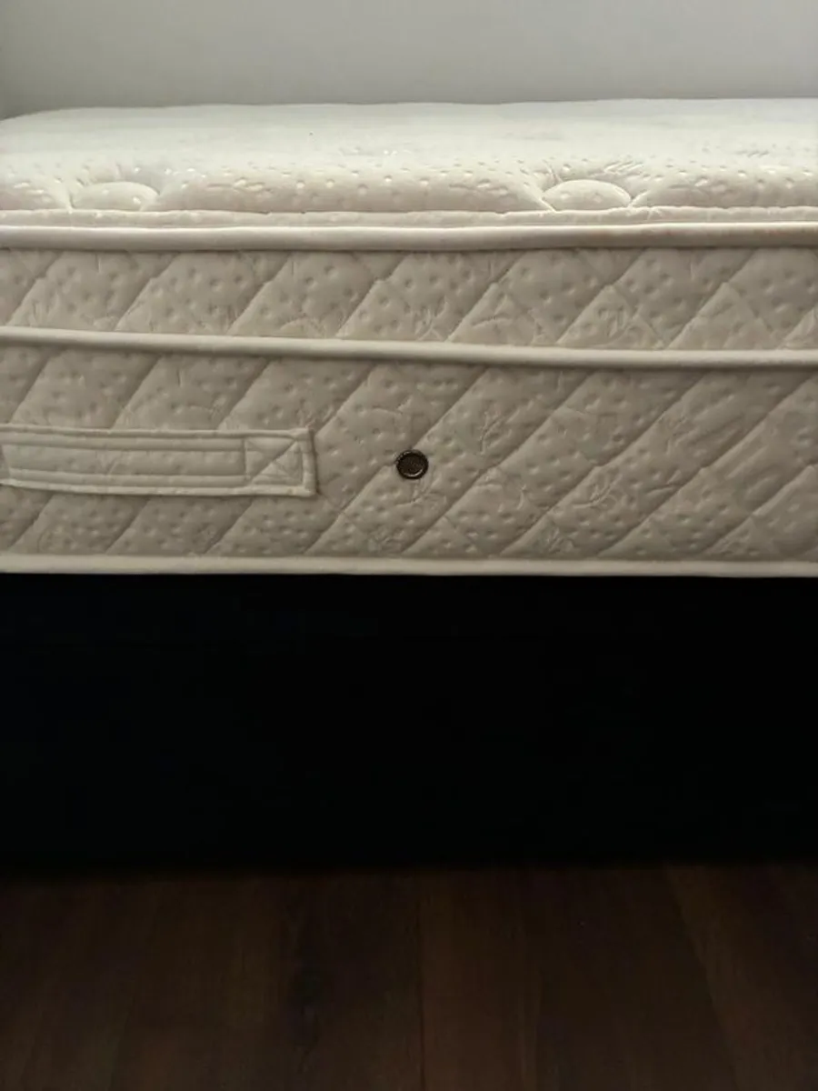 Single bed, mattress, and headboard - Image 4