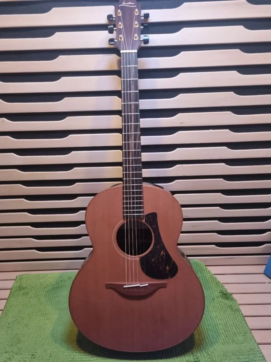 Lowden F10 - Image 1