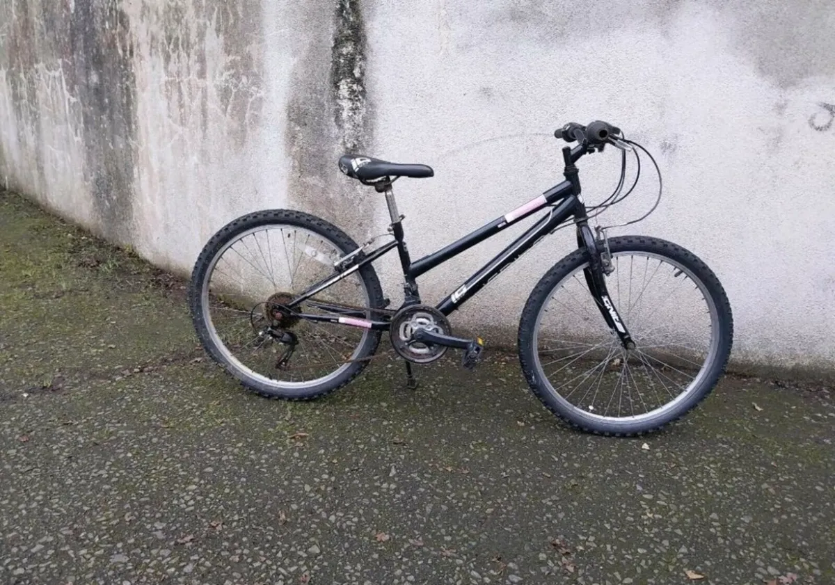 Girls mountain bike - Image 1