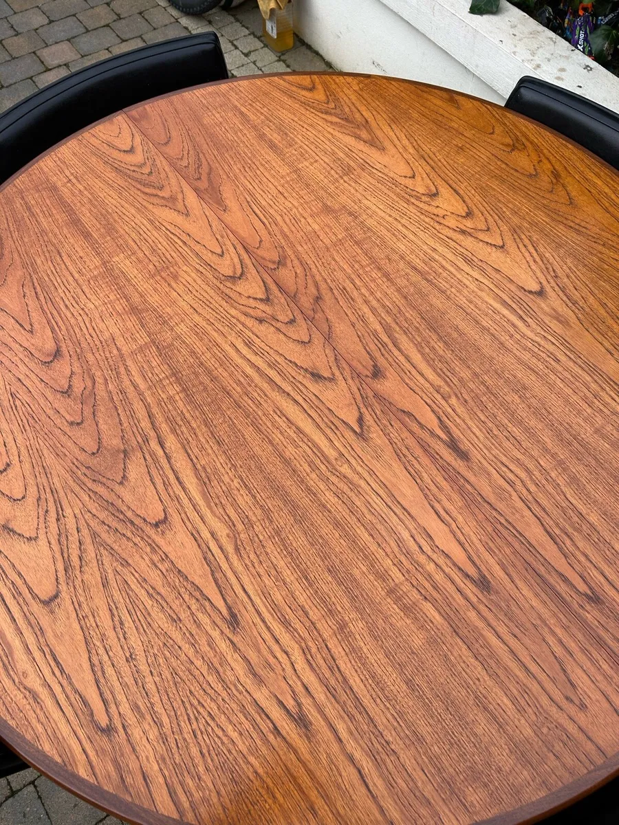 G Plan fresco round ( extendable) table & chairs - Image 4