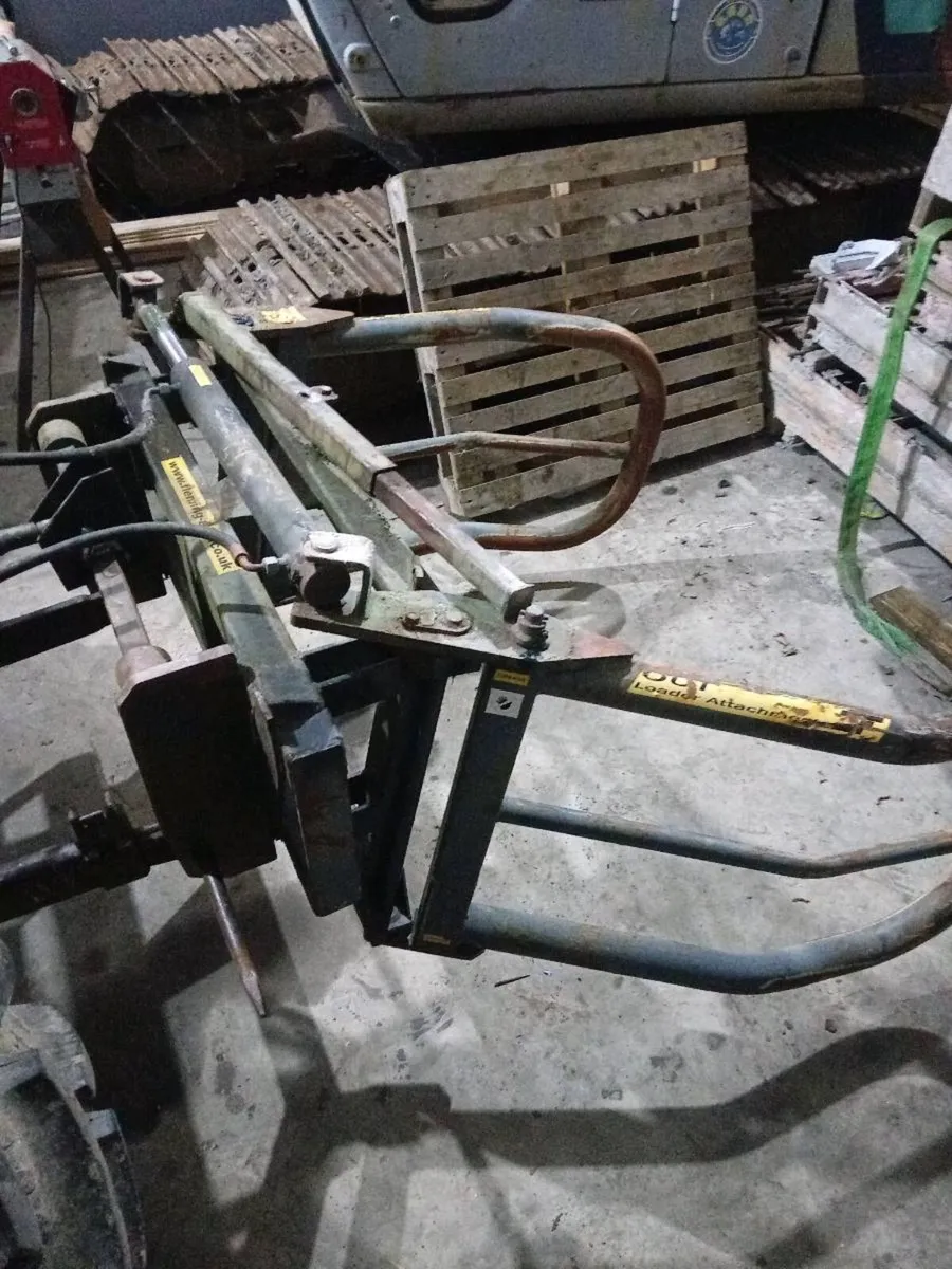 ***Soft Hands Manitou loader brackets*** - Image 1