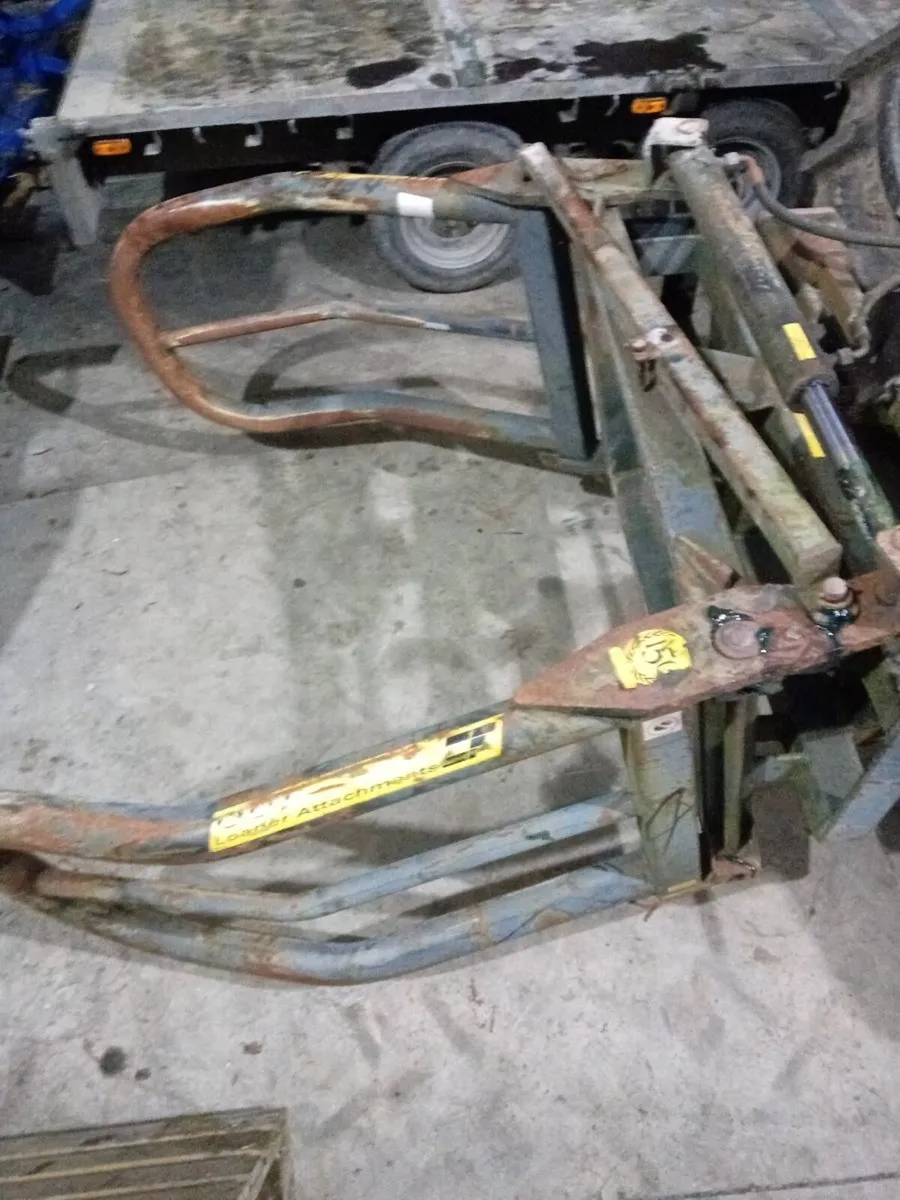 ***Soft Hands Manitou loader brackets*** - Image 3