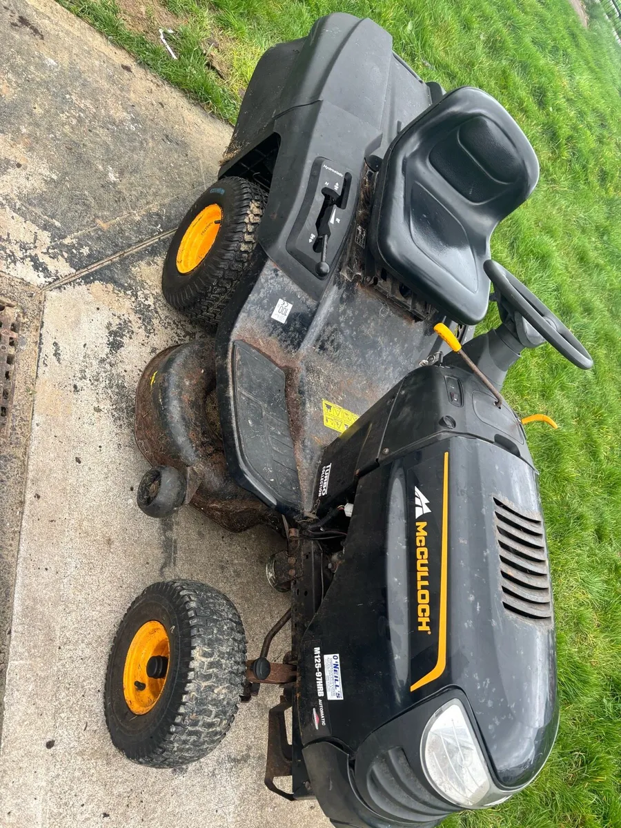 Ride on McCulloch twin cut ride on lawnmower - Image 2