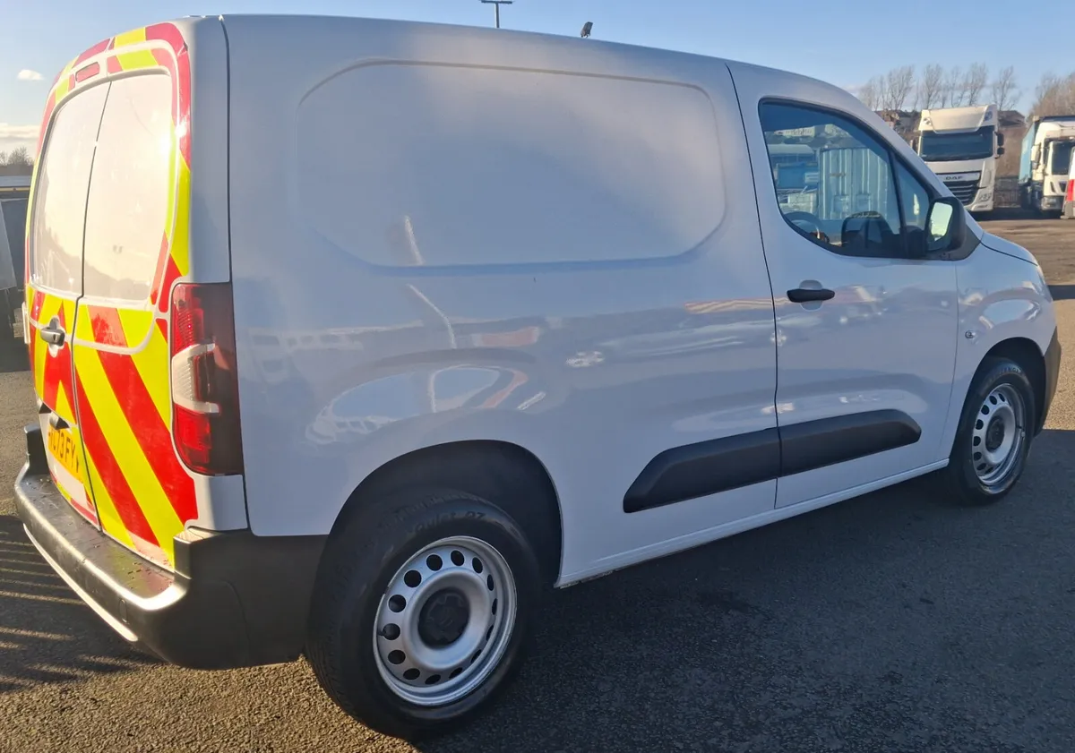 2023 Citroen Berlingo Small Panel Van - Image 4